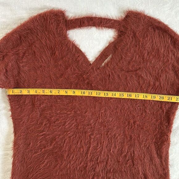 Kaisley Sweater Fluffy Furry V Neck Asymmetrical Hem - Picture 3 of 12